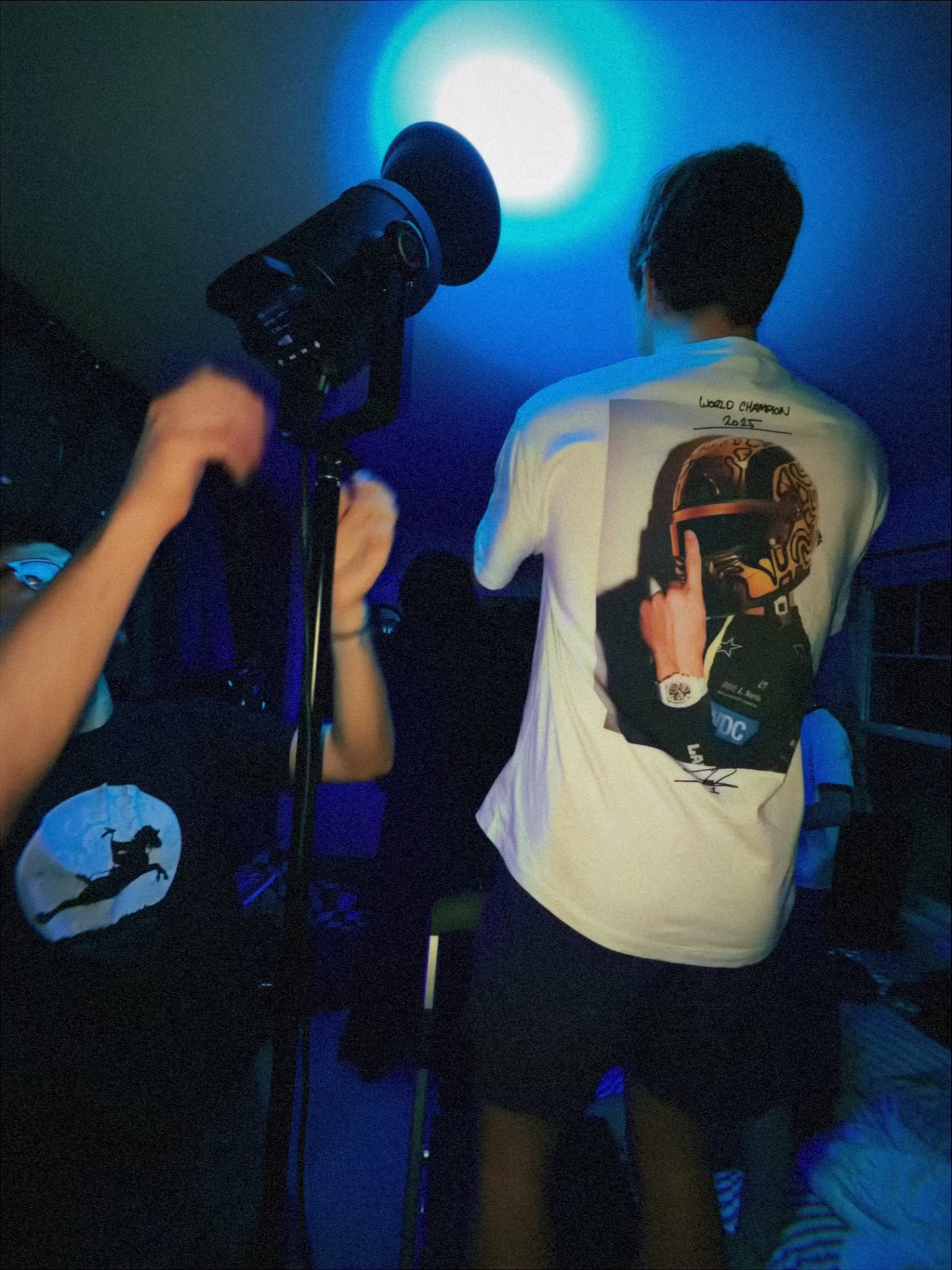 Blue spotlight · between setups